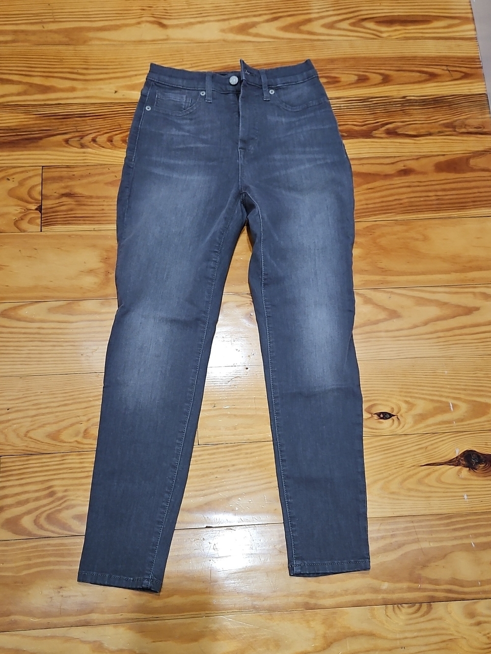 Banana Republic Women's Skinny Jeans in Washed Gray